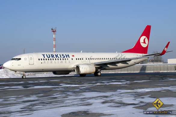 Boeing 737-8F2